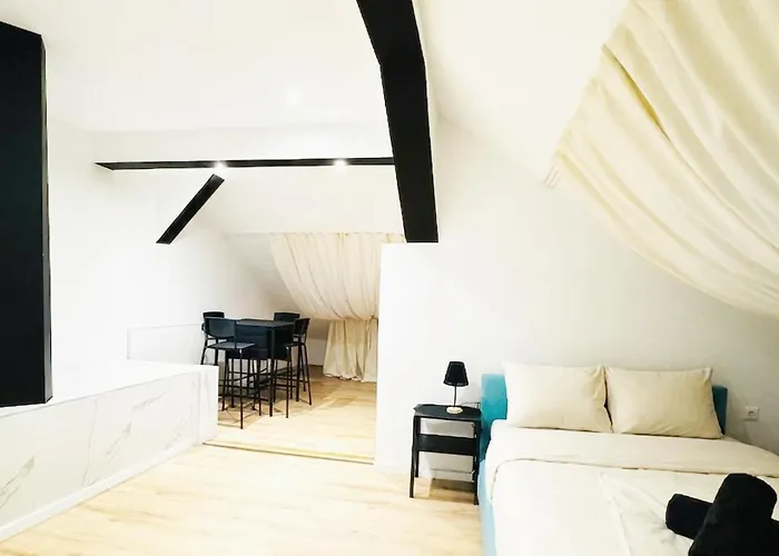 Comfortable 5br For 13 Near Liesing Station *