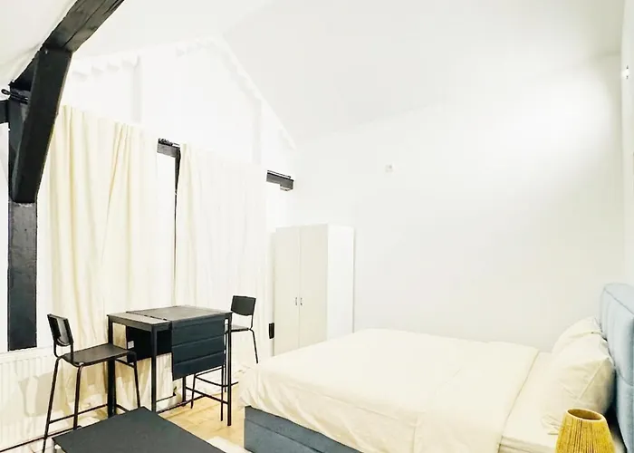 Comfortable 5br For 13 Near Liesing Station *